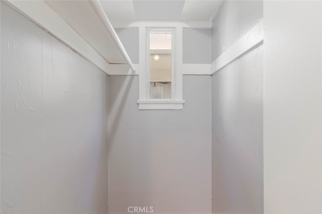 Residential Lease for rent at 1051 Western Avenue B, Glendale, Los Angeles County CA featuring 1 bed and 1 bath