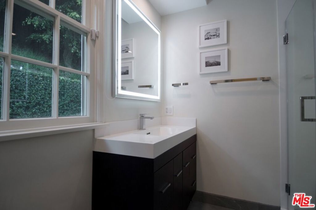 Residential Lease for rent at 1121 N Beverly Drive, Beverly Hills CA featuring 5 beds and 7 baths
