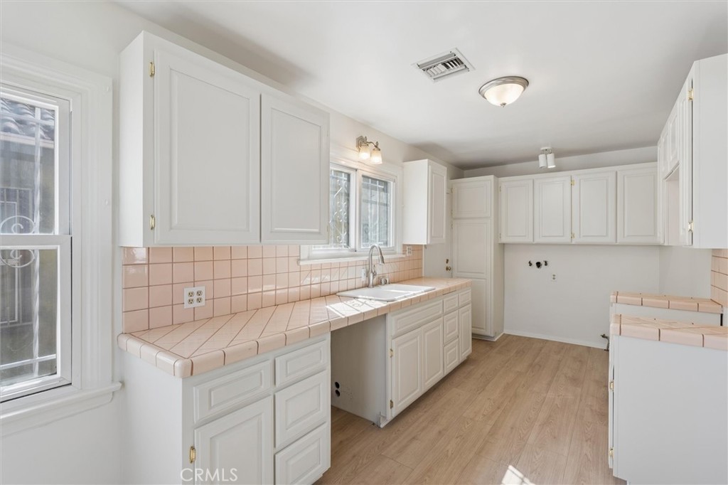 Residential for sale at 1922 W. 84th Street, Los Angeles CA featuring 3 beds and 1 bath