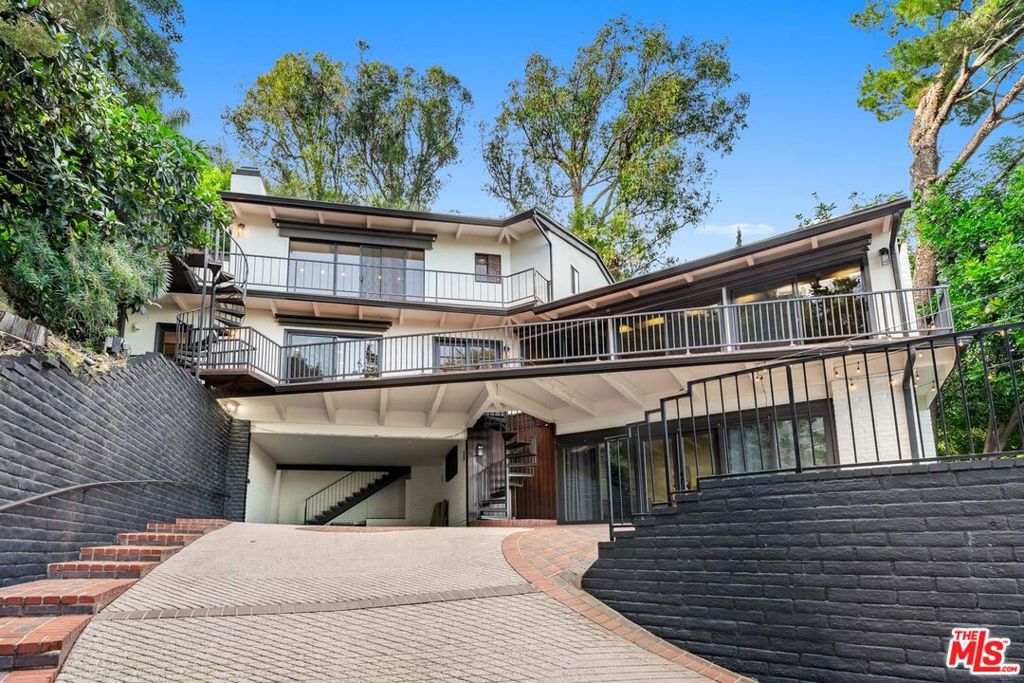Residential Lease for rent at 9305 Beverly Crest Drive, Beverly Hills CA featuring 3 beds and 5 baths