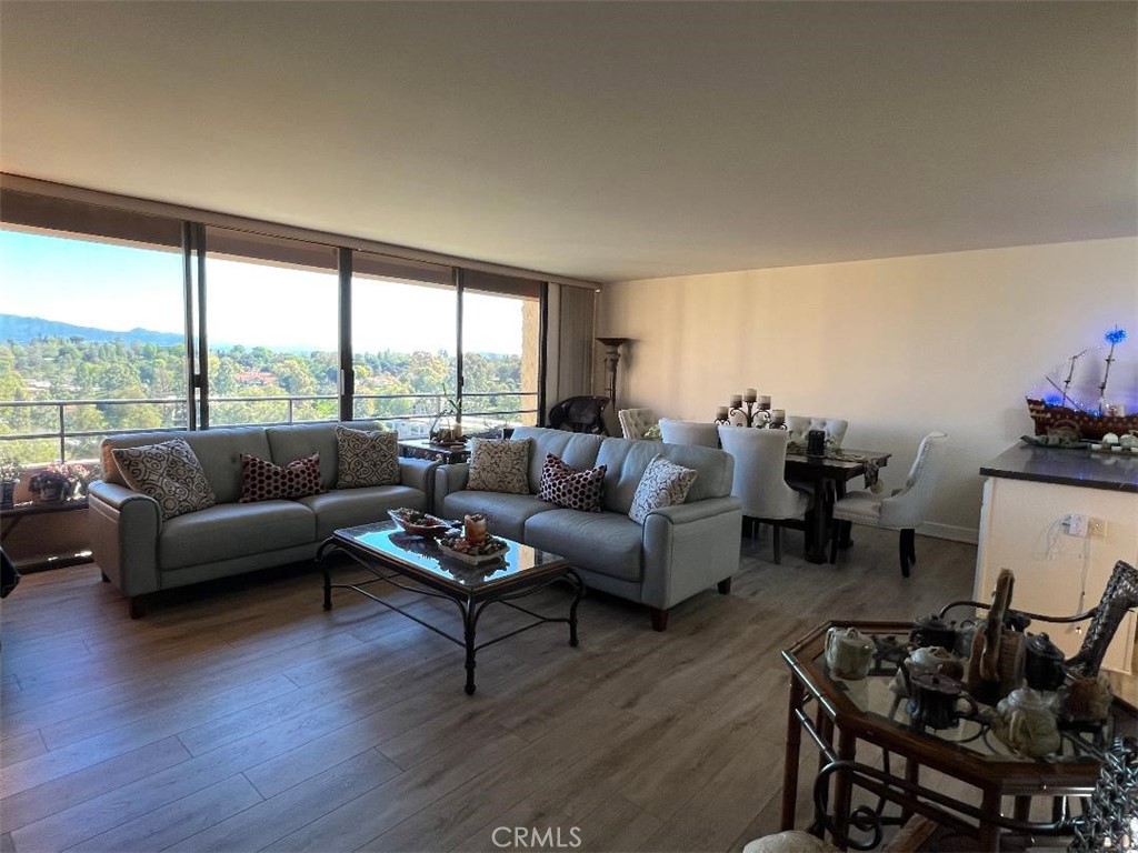 Residential Lease for rent at 24055 W Paseo Del Largo 960, Laguna Woods CA featuring 2 beds and 2 baths