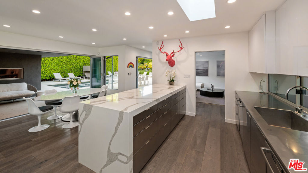 Residential Lease for rent at 602 N Whittier Drive, Beverly Hills, Los Angeles County CA featuring 6 beds and 6 baths