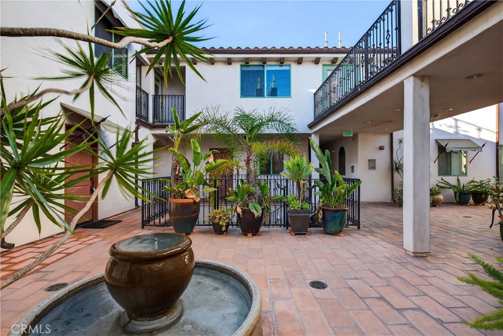 Condominium for sale at 4301 Los Feliz 12, Los Angeles, CA featuring 2 beds and 3 baths