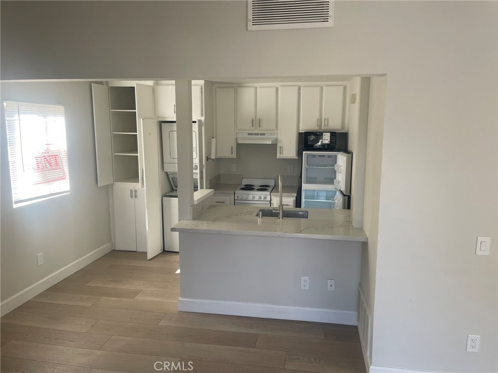 Residential Lease for rent at 3703 Country Oaks Loop B, Ontario CA featuring 1 bed and 1 bath