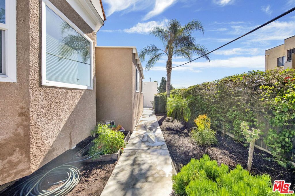 Residential Income for sale at 318 Parkman Avenue, Los Angeles, CA featuring 6 beds and 2 baths