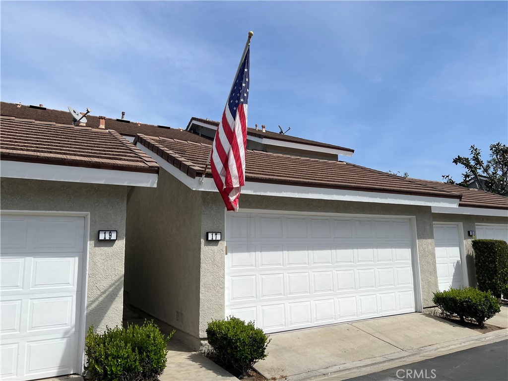 Residential Lease for rent at 17 Goldenrod, Irvine CA featuring 3 beds and 3 baths