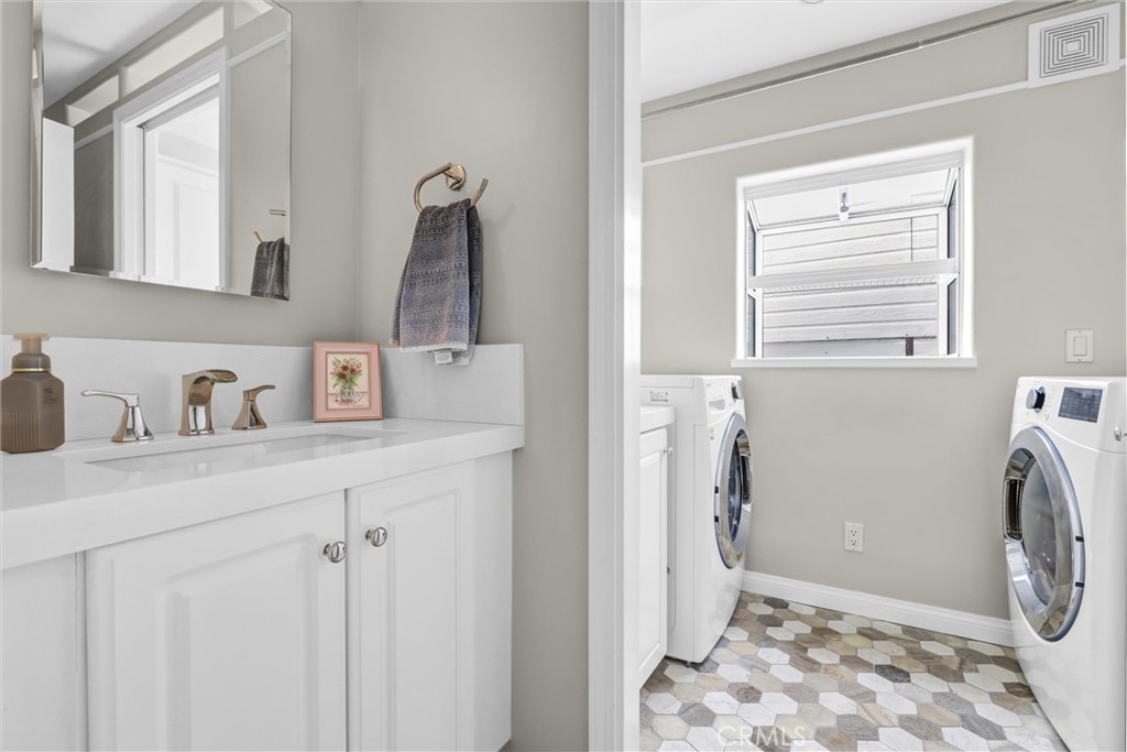 Residential Lease for rent at 2740 Highland Way, Laguna Beach CA featuring 3 beds and 3 baths