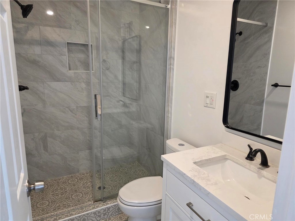 Residential Lease for rent at 501 Avenue B C, Redondo Beach CA featuring 2 beds and 1 bath