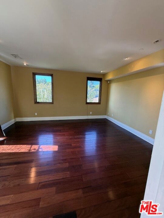 Residential Lease for rent at 1126 Yale Street, Santa Monica, Los Angeles County CA featuring 5 beds and 7 baths