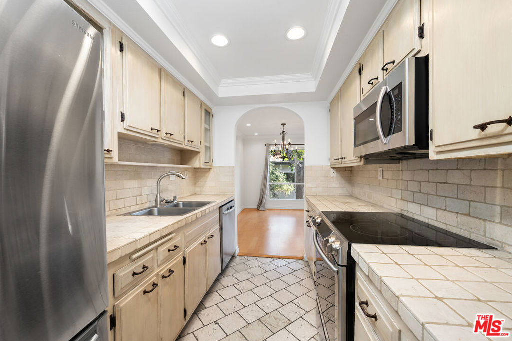 Residential Lease for rent at 11965 Gorham Avenue 504, Los Angeles, Los Angeles CA featuring 2 beds and 2 baths