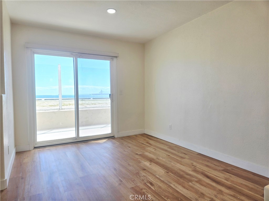 Residential Lease for rent at 25 15th, Long Beach, Los Angeles County CA featuring 3 beds and 2 baths