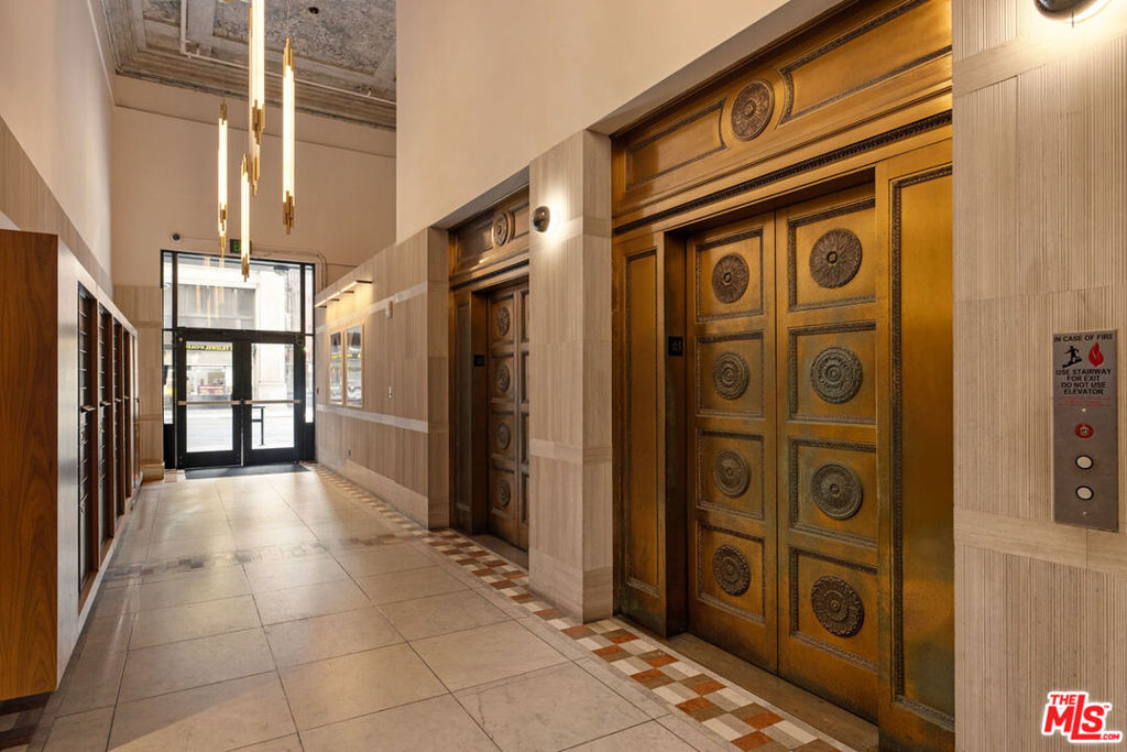 Residential for sale at 215 W 7th Street 1302, Los Angeles CA and 1 bath