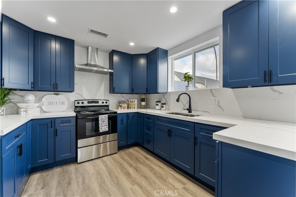Residential for sale at 540 W 118th Street, Los Angeles CA featuring 6 beds and 5 baths