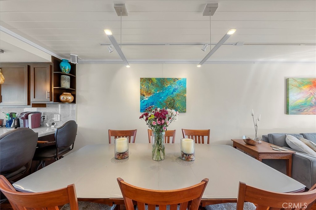 Residential Lease for rent at 760 Manhattan Beach Blvd B, Manhattan Beach CA featuring 3 beds and 3 baths