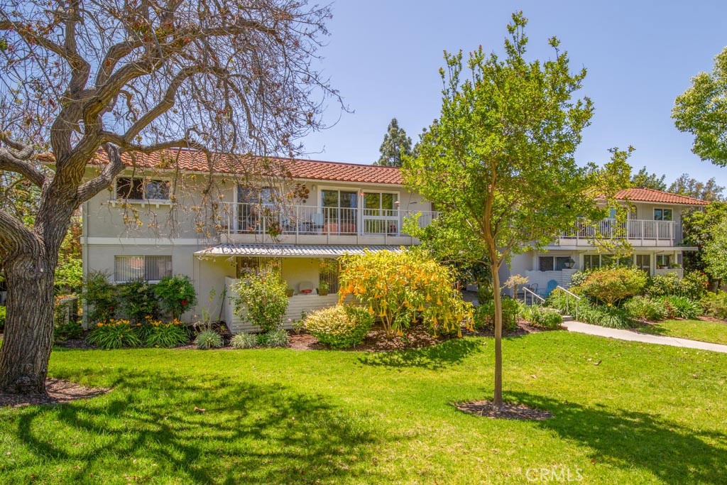 Residential Lease for rent at 829 Via Alhambra Q, Laguna Woods CA featuring 2 beds and 2 baths