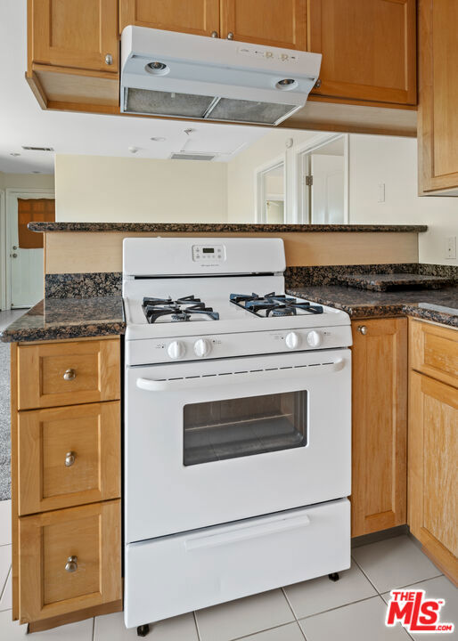 Residential Lease for rent at 1565 W 218th Street, Torrance CA featuring 2 beds and 1 bath