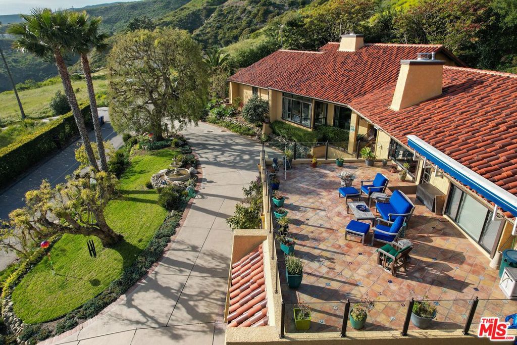 Residential Lease for rent at 4244 Avenida De La Encinal, Malibu CA featuring 3 beds and 3 baths