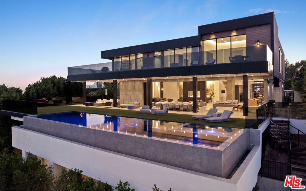 Residential Lease for rent at 1140 Summit Drive, Beverly Hills CA featuring 6 beds and 8 baths