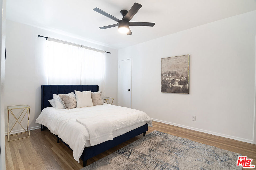 Residential Lease for rent at 344 S Rexford Drive 4, Beverly Hills, Los Angeles County, CA featuring 2 beds and 2 baths