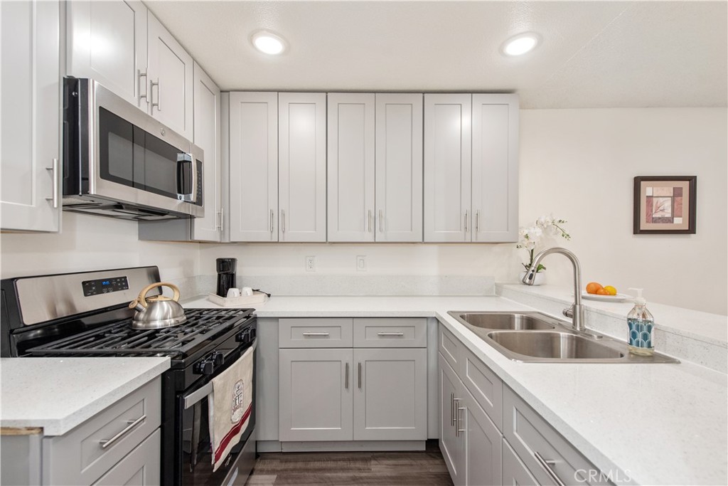 Residential Lease for rent at 450 E 4th 416, Santa Ana CA featuring 3 beds and 2 baths