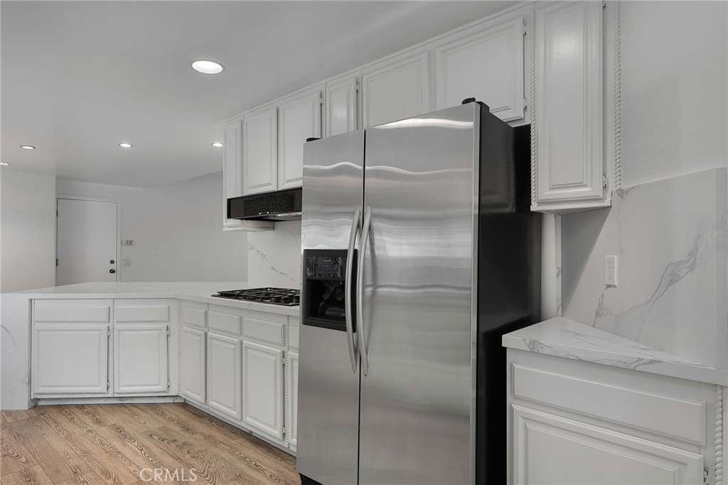Residential Lease for rent at 4271 Park Paloma, Calabasas, Los Angeles County CA featuring 3 beds and 3 baths