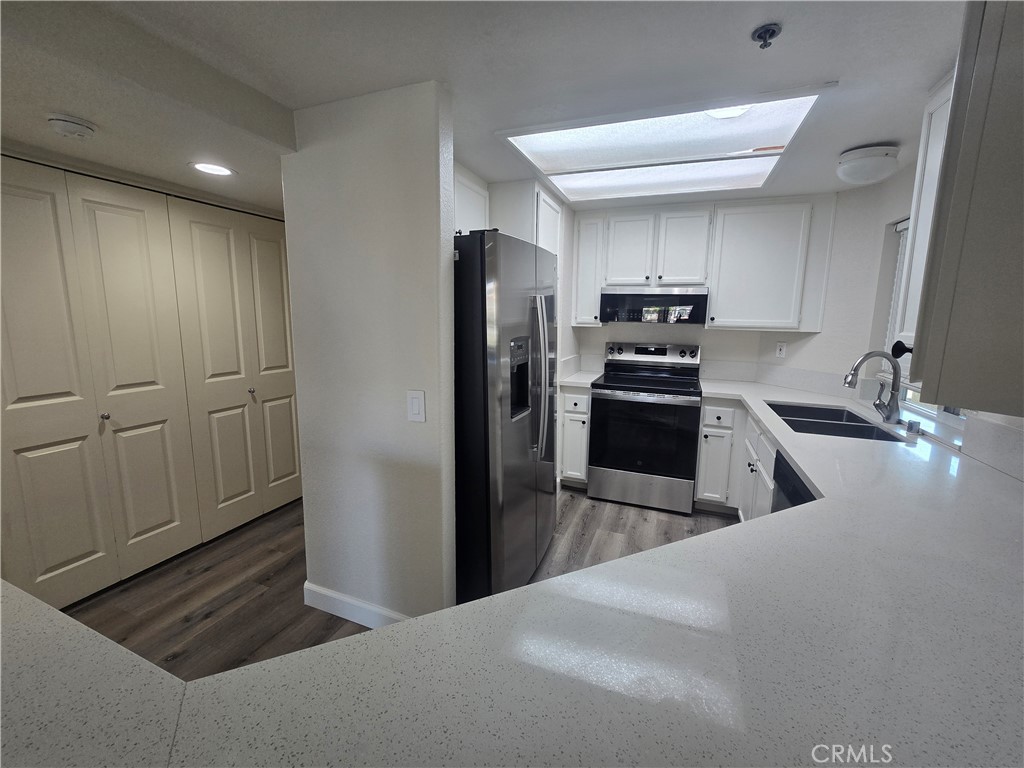 Residential Lease for rent at 310 Lake 213, Huntington Beach CA featuring 2 beds and 2 baths