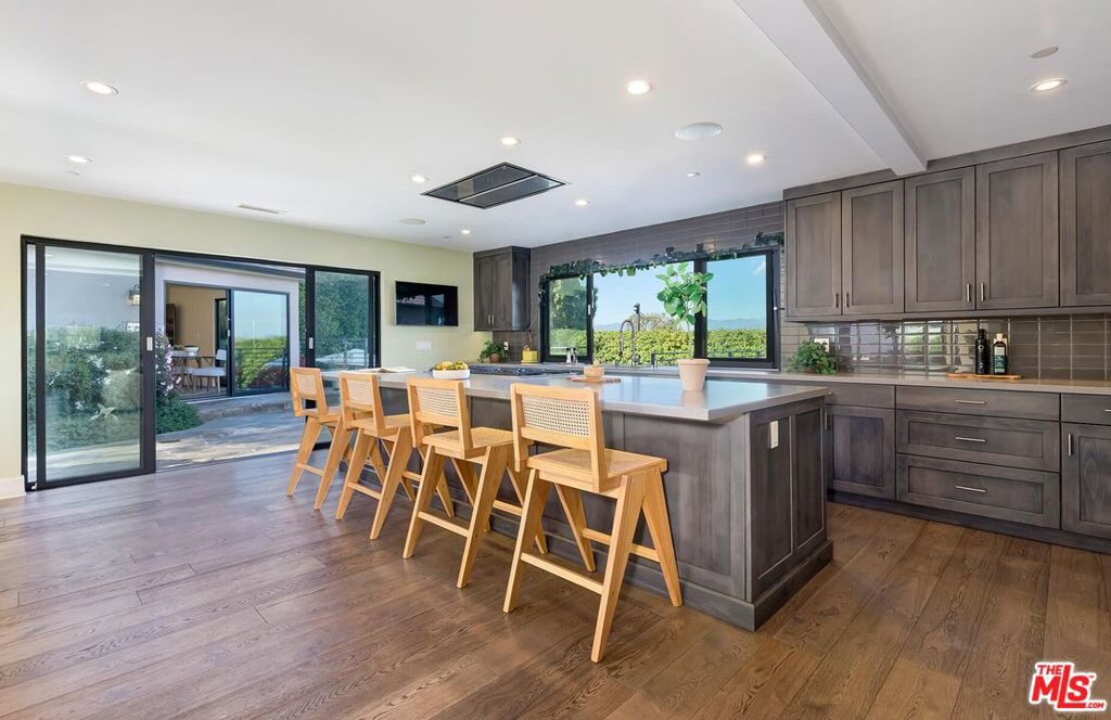 Residential Lease for rent at 2841 Montcalm Avenue, Los Angeles, Los Angeles County CA featuring 4 beds and 6 baths
