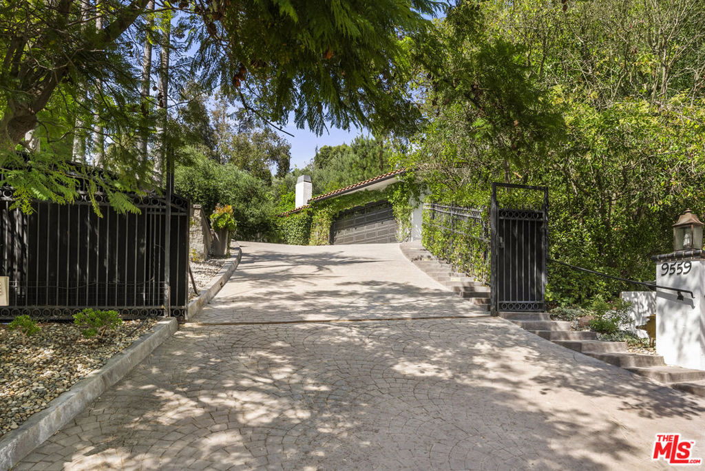 Residential Lease for rent at 9559 Sherwood Forest Lane, Beverly Hills CA featuring 4 beds and 4 baths
