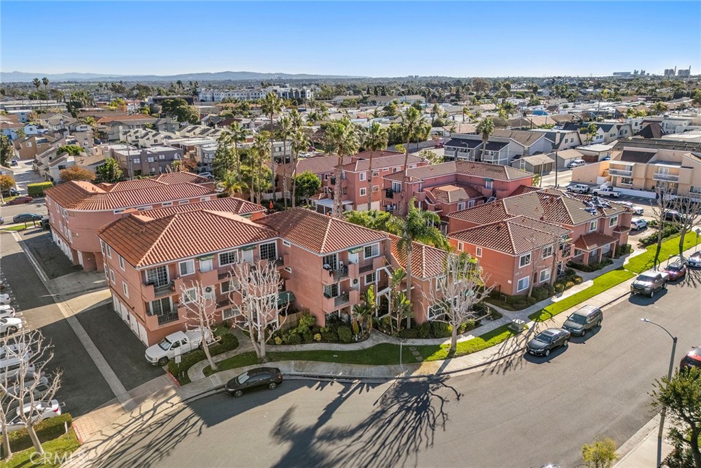 Residential Lease for rent at 409 Utica D36, Huntington Beach CA featuring 2 beds and 2 baths