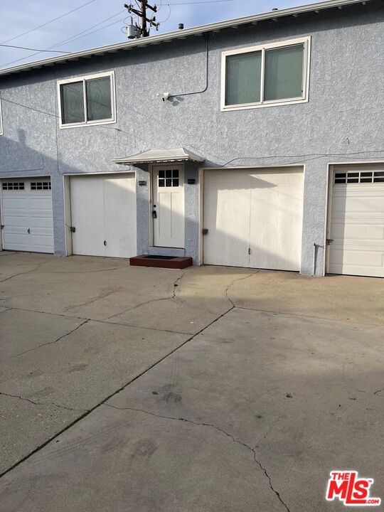 Residential Lease for rent at 811 3/4 E Nutwood Street 3/4, Inglewood, Los Angeles County CA featuring 1 bed and 1 bath