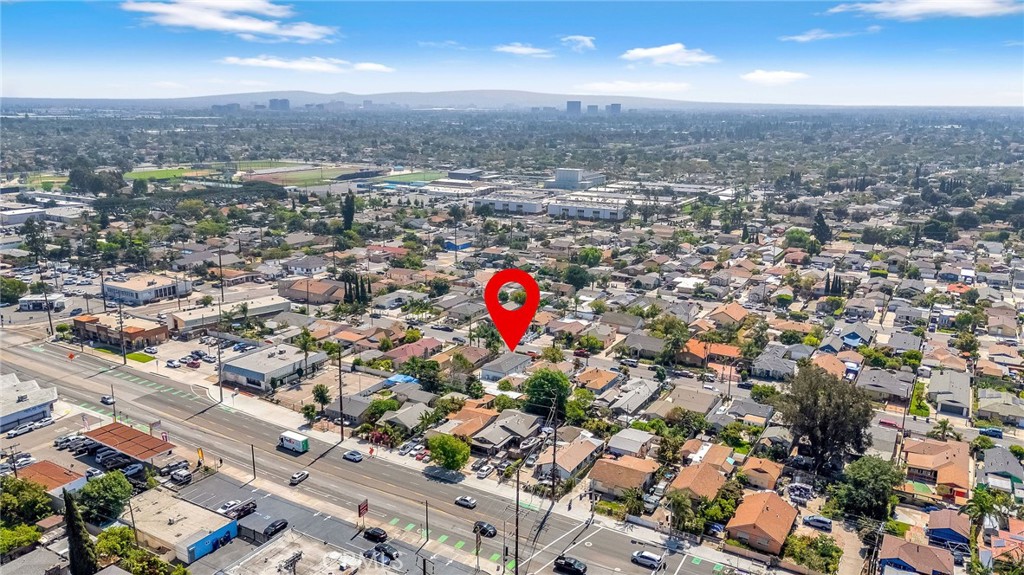 Residential Lease for rent at 2417 W Stanford, Santa Ana CA featuring 1 bed and 1 bath