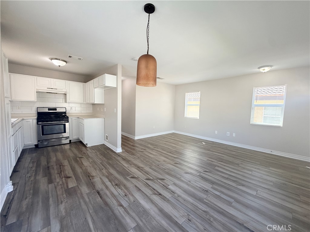 Residential Lease for rent at 215 N Spruce Avenue, Rialto CA featuring 2 beds and 2 baths