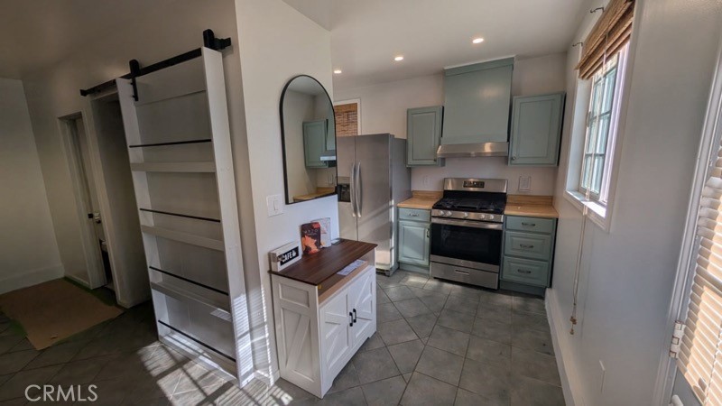Residential Lease for rent at 4013 Platt ave, Lynwood CA featuring 1 bed and 1 bath