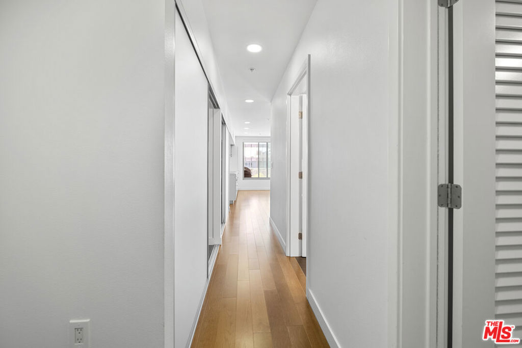 Residential Lease for rent at 901 S Flower Street 703, Los Angeles, Los Angeles County, CA featuring 1 bed and 1 bath