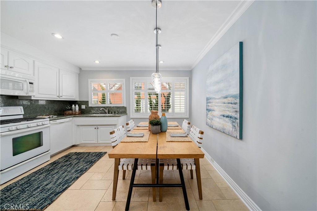 Residential for sale at 923 17th St 4, Santa Monica CA featuring 2 beds and 2 baths