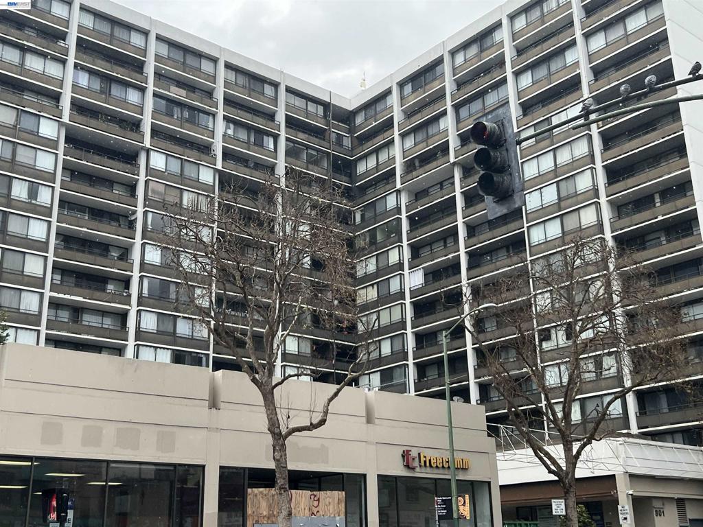 Residential for sale at 801 Franklin St 707, Oakland CA featuring 1 bed and 1 bath