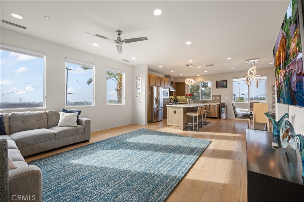 Residential Lease for rent at 1068 Hampton, Costa Mesa, Orange County CA featuring 4 beds and 4 baths