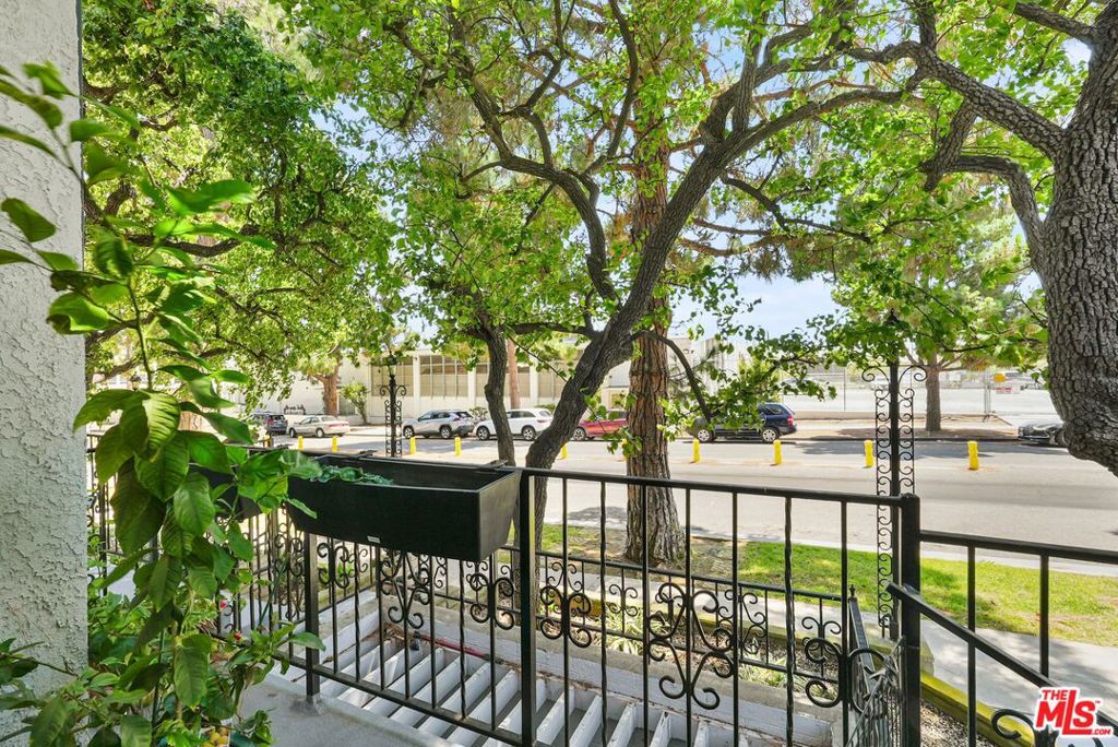 Residential for sale at 1013 16th Street 101, Santa Monica CA featuring 2 beds and 4 baths