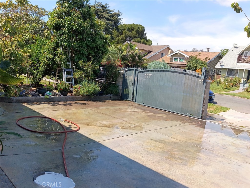 Residential for sale at 1046 W 49th, Los Angeles CA featuring 5 beds and 1 bath
