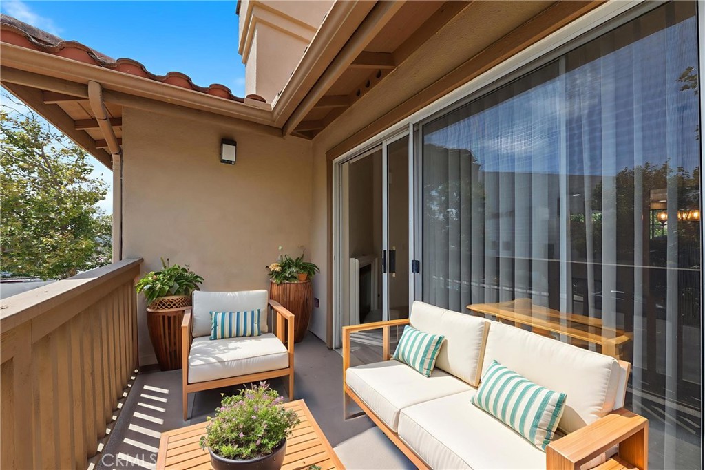 Residential Lease for rent at 14 Abrigo, Rancho Santa Margarita CA featuring 2 beds and 2 baths