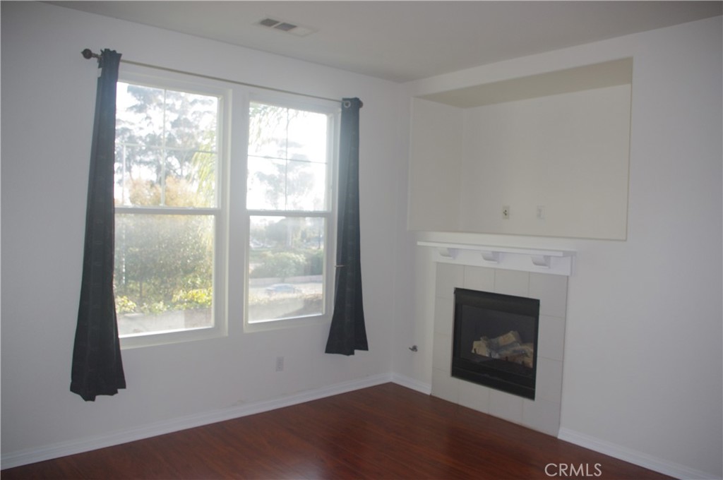 Residential Lease for rent at 755 Harbor Cliff Way 110, Oceanside CA featuring 3 beds and 4 baths