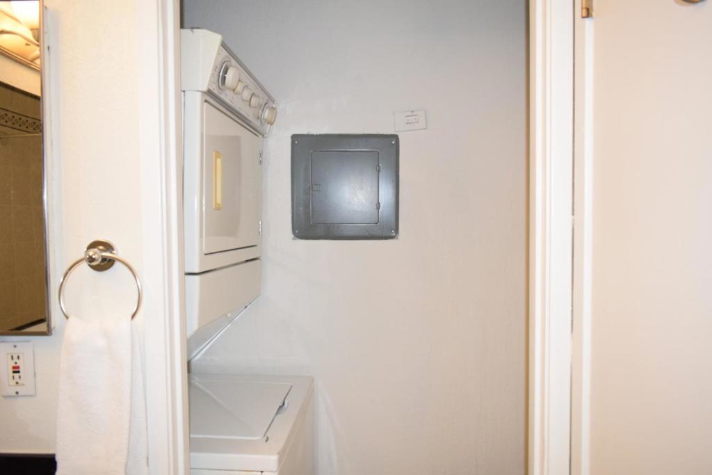 Residential for sale at 1435 Alma Loop, San Jose CA featuring 1 bed and 1 bath