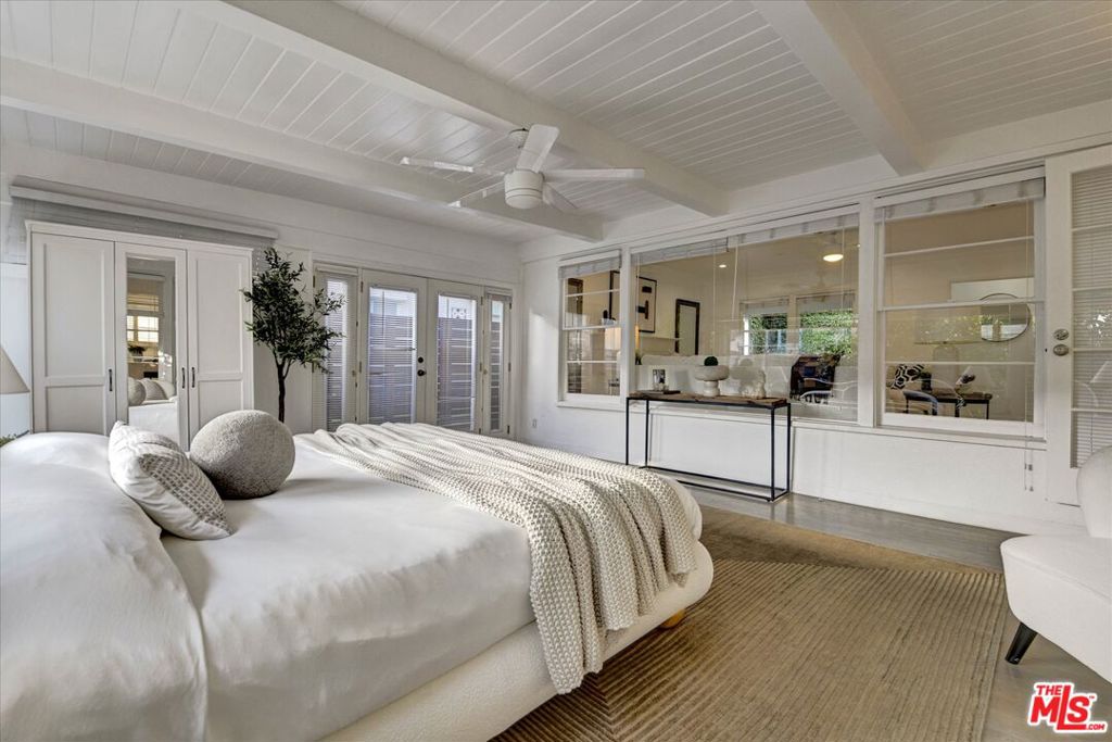 Residential Income for sale at 852 11th St, Santa Monica CA featuring 7 beds and 6 baths