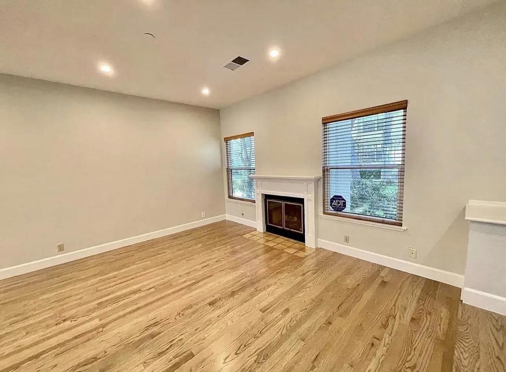 Residential Lease for rent at 959 La Mesa Terrace G, Sunnyvale CA featuring 3 beds and 3 baths