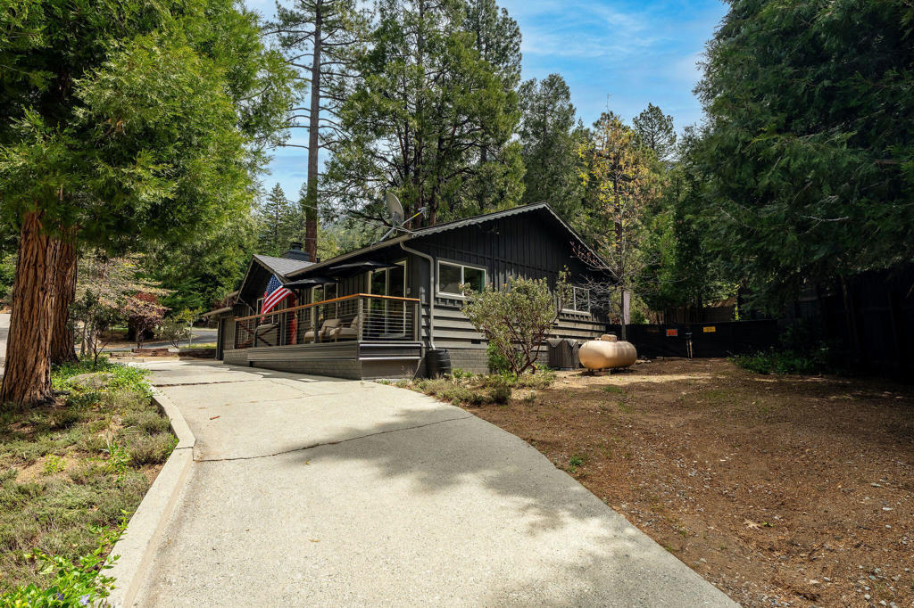 Active for sale at Idyllwild, CA, Idyllwild, CA CA and 4 baths