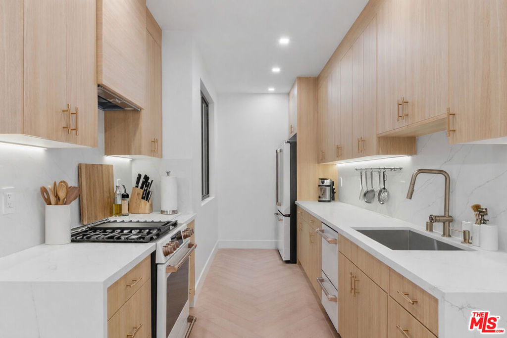 Residential Lease for rent at 8455 Fountain Avenue 308, West Hollywood CA featuring 2 beds and 2 baths