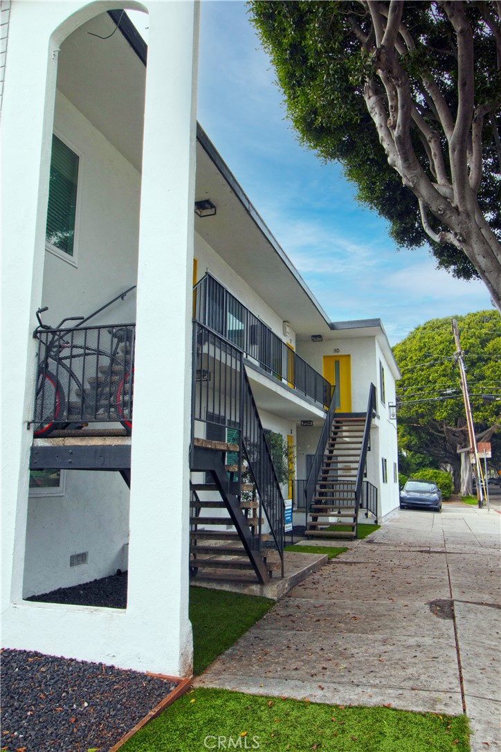 Residential Income for sale at 2626 Cloverfield, Santa Monica CA