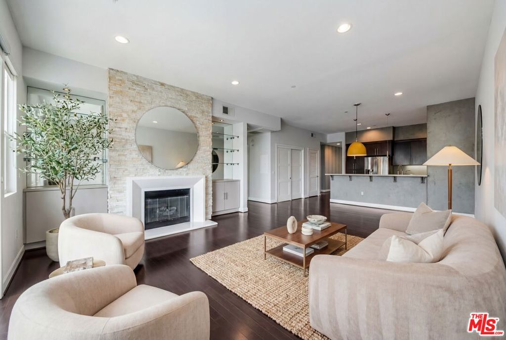 Active for sale at Toluca Lake, CA, Toluca Lake, CA CA and 2 baths