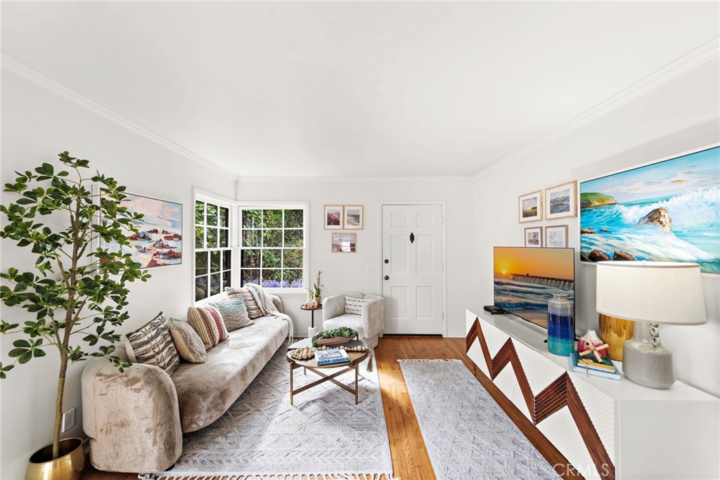 Residential Lease for rent at 189 Lower Cliff Drive, Laguna Beach CA featuring 2 beds and 2 baths
