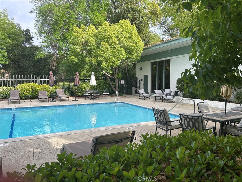 Residential Lease for rent at 23663 Park Capri 135, Calabasas CA featuring 1 bed and 1 bath